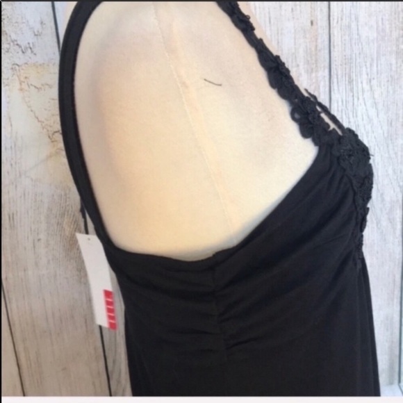 Black sundress with flower detail at top - Picture 4 of 6